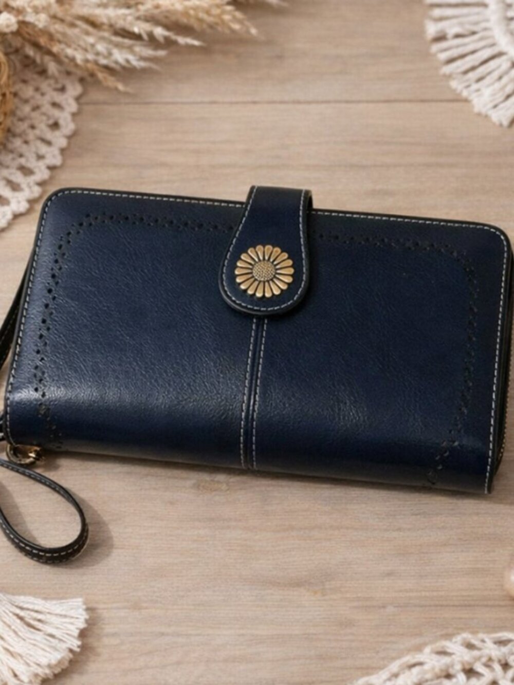 Sendefn Bi-Fold Wallet Quiet Luxury Minimalist Classic Modern Capsule Wardrobe